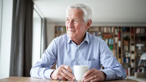 Senior, nachdenklich, Muenchen, Bayern, Deutschland